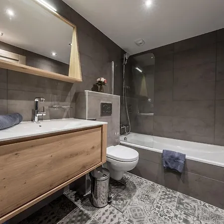 Apartment 4 Bedrooms Penthouse In 1650