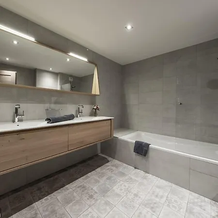 아파트 4 Bedrooms Penthouse In 1650 *